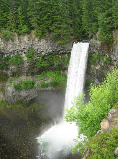 شلالات brandywine falls في كولومبيا البريطانية، كندا 