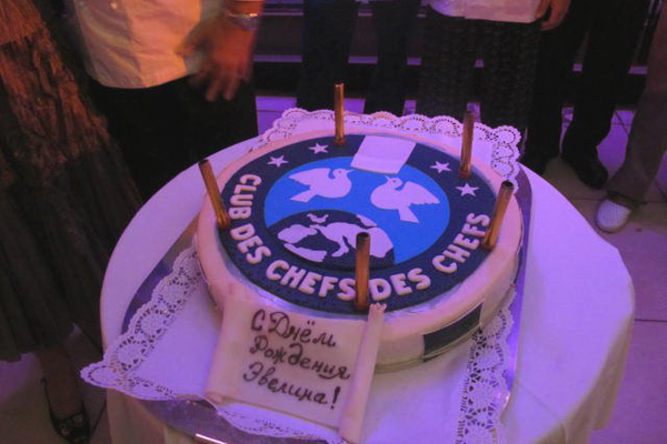 كعكة الاحتفال باجتماع نادي طهاة الرؤساء في روسيا العام الماضي