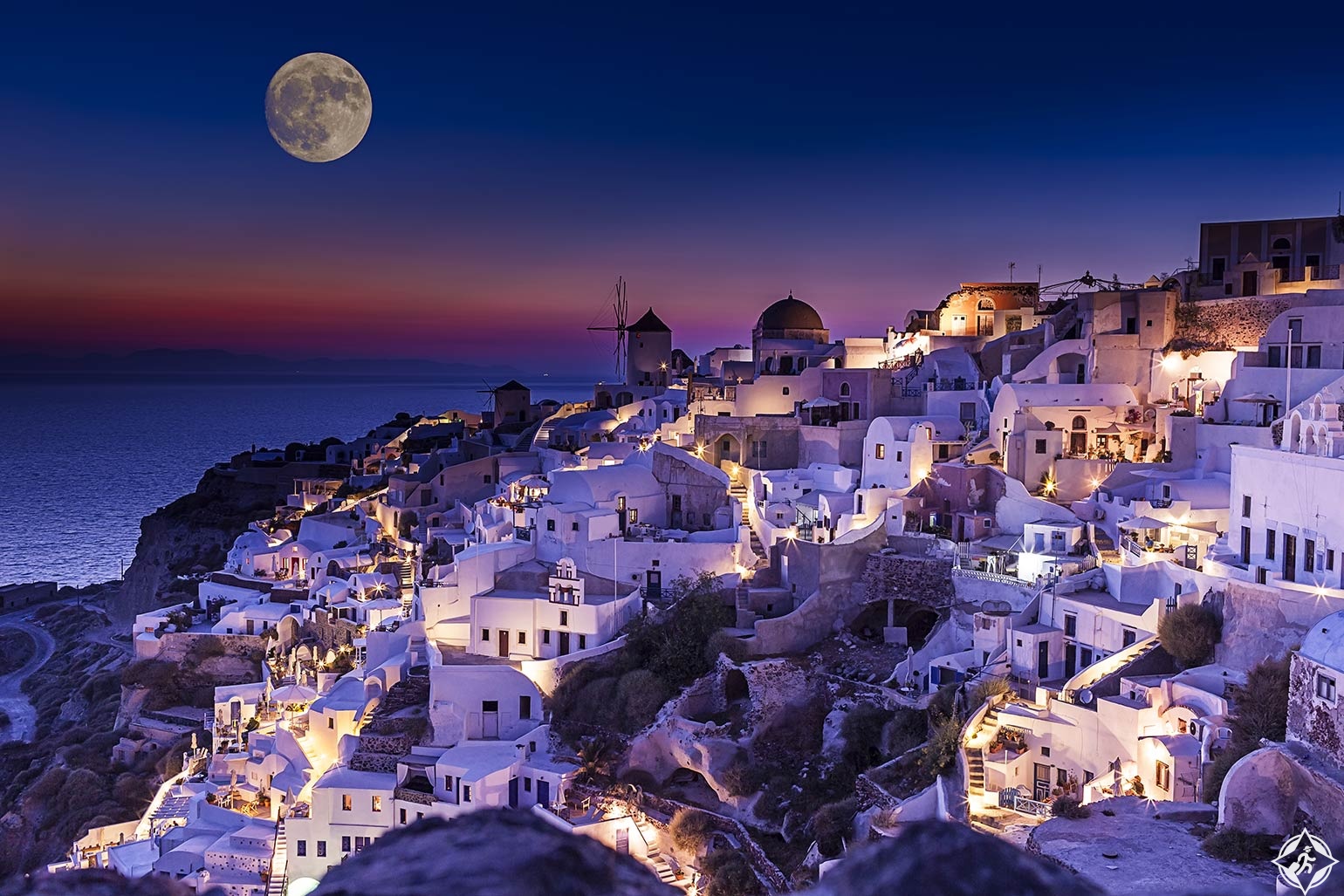 لا تفعل هذه الأشياء عند السفر إلى سانتوريني