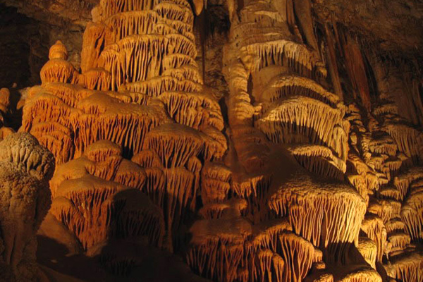جولة في مغارة جعيتا في لبنان Jeita-grotto-limestone-caves-lebanon-3