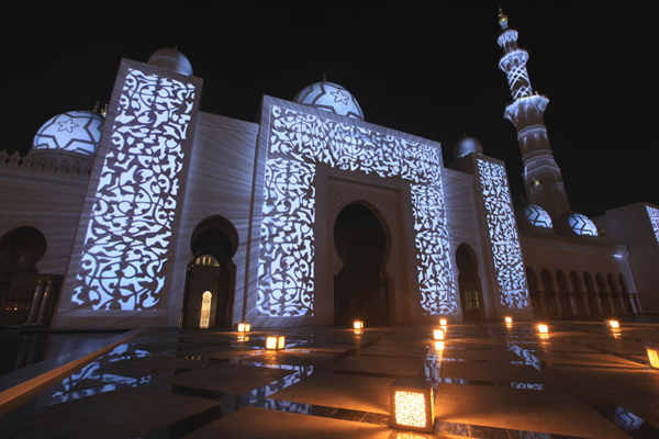 عرض الأضواء على مسجد الشيخ زايد الكبير، أبوظبي
