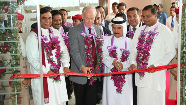 طيران الإمارات تفتتح صالة لركاب الدرجتين الأولى ورجال الأعمال في مطار باندرانيكه الدولي