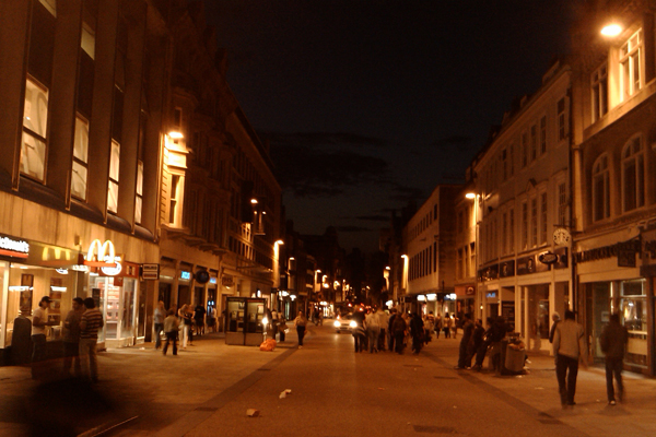 شارع "كورنماركت" Cornmarket من أشهر شوارع التسوق في أكسفورد