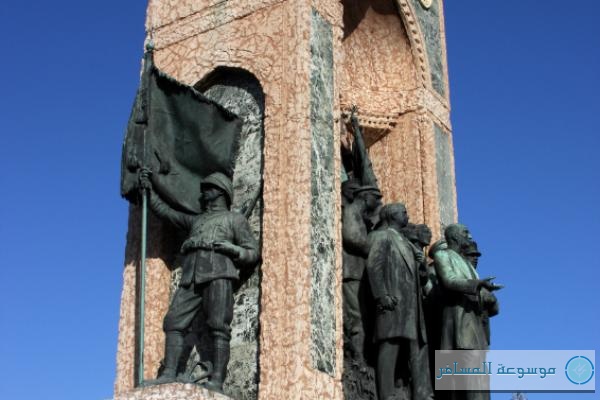ساحة تقسيم قلب اسطنبول النابض