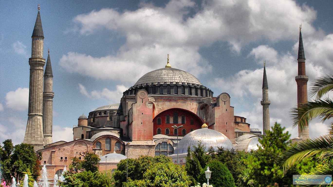 تعدّ آيا صوفيا أحد أهم المنشآت المعمارية البيزنطية في تاريخ القسطنطينية