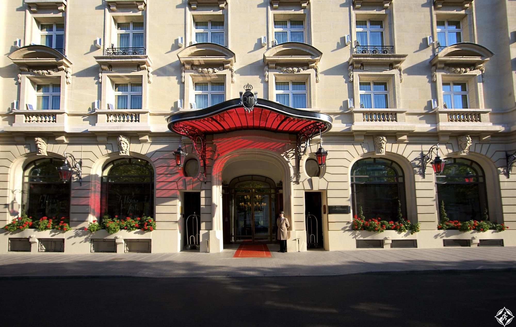 Известные гостиницы. Royal Monceau Hotel Paris. Le Royal Monceau Париж Рождество. Le Royal Monceau Raffles план. Le Royal Monceau-Raffles, Париж елка.