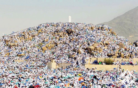 شاهد أجمل الصور لوقوف حجاج بيت الله الحرام بجبل عرفة