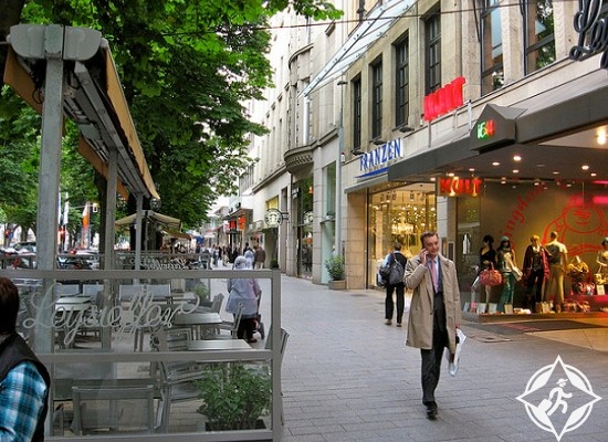 ألمانيا-دوسلدورف-شارع كونيجسالي-أشهر شارع تسوق في مدينة دوسلدورف