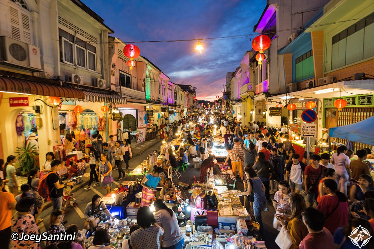 Phuket town. Пхукет Таун. Пхукет Олд Таун. Ночной рынок old Phuket. Старый город Пхукет.