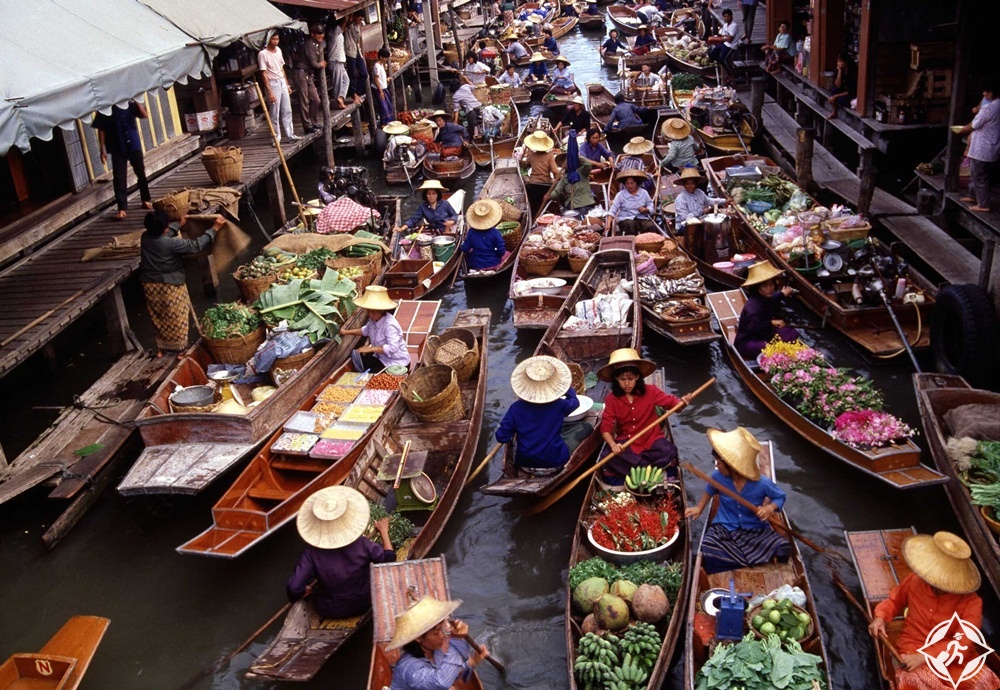 Tourist Event in Bangkok - Damnoon Saduak Floating Market