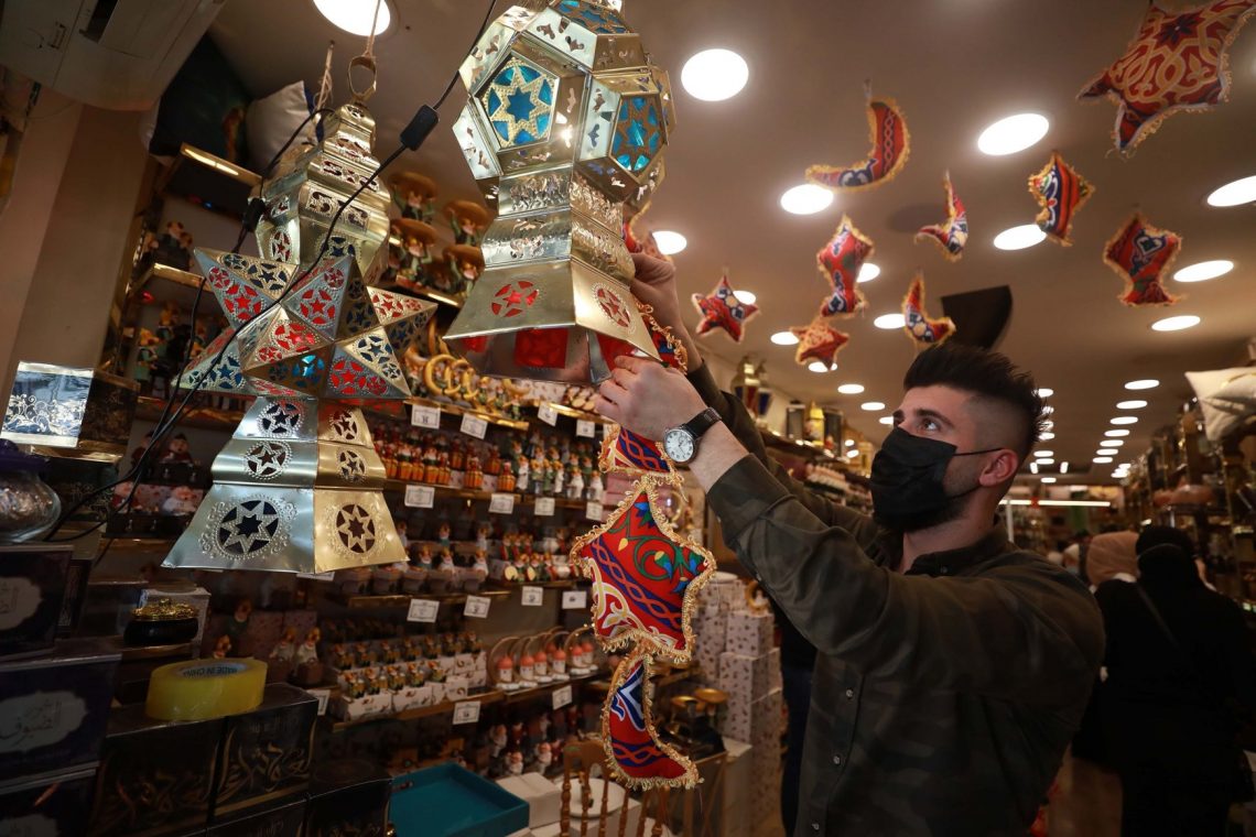 بالصور.. استعدادات شهر رمضان المعظم حول العالم 2021